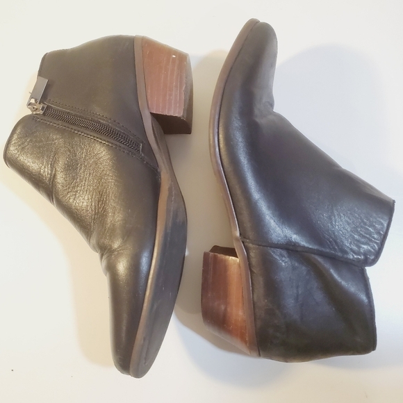 Crown Vintage Tabitha black Leather ankle booties size 8M - Picture 11 of 11